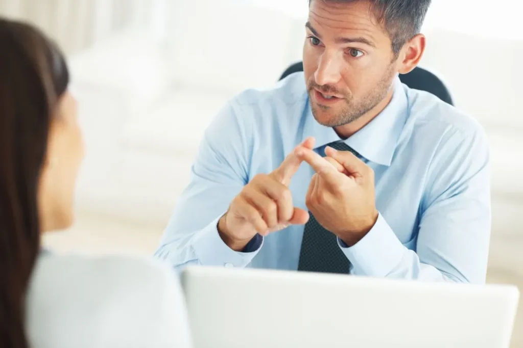 Recibiendo asesoría laboral para pymes